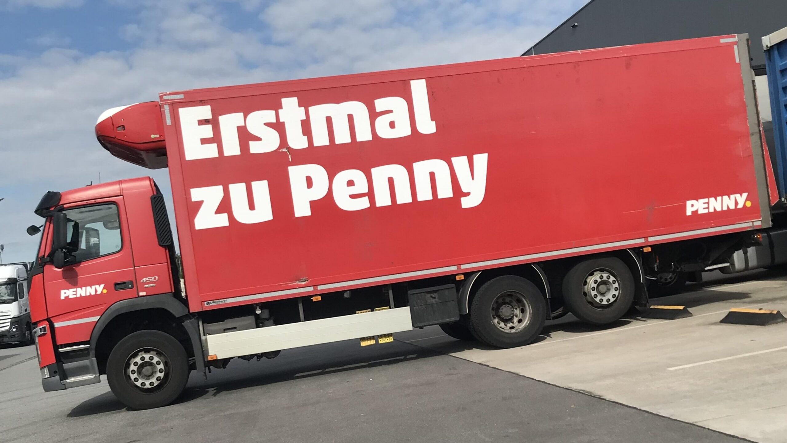 Zu Besuch im Riesen-Lager: Podcast vom Pennylager-Ausflug